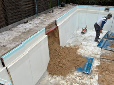 Poolbau im Garten – Arbeiten am Becken
