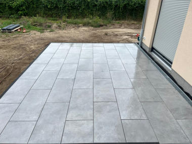 Stützmauer im Garten